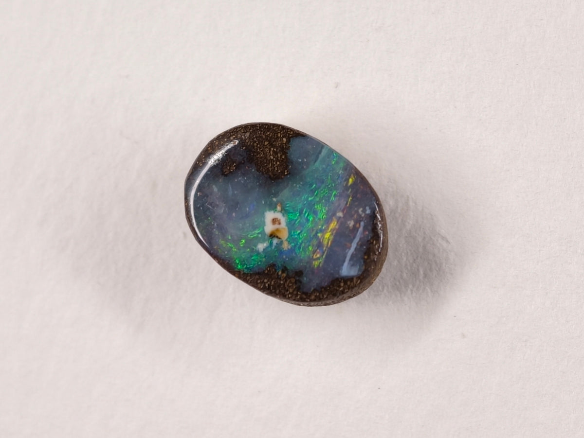 Opale boulder d’Australie — ovale — multicolore — 3,7 ct