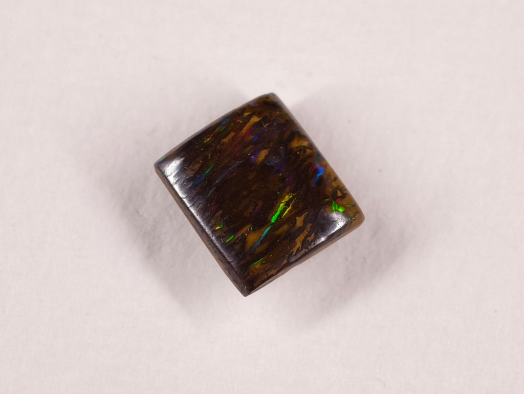 Opale boulder d’Australie — carré — 2,75 ct