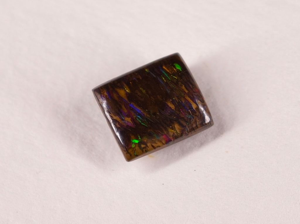 Opale boulder d’Australie — carré — 2,75 ct