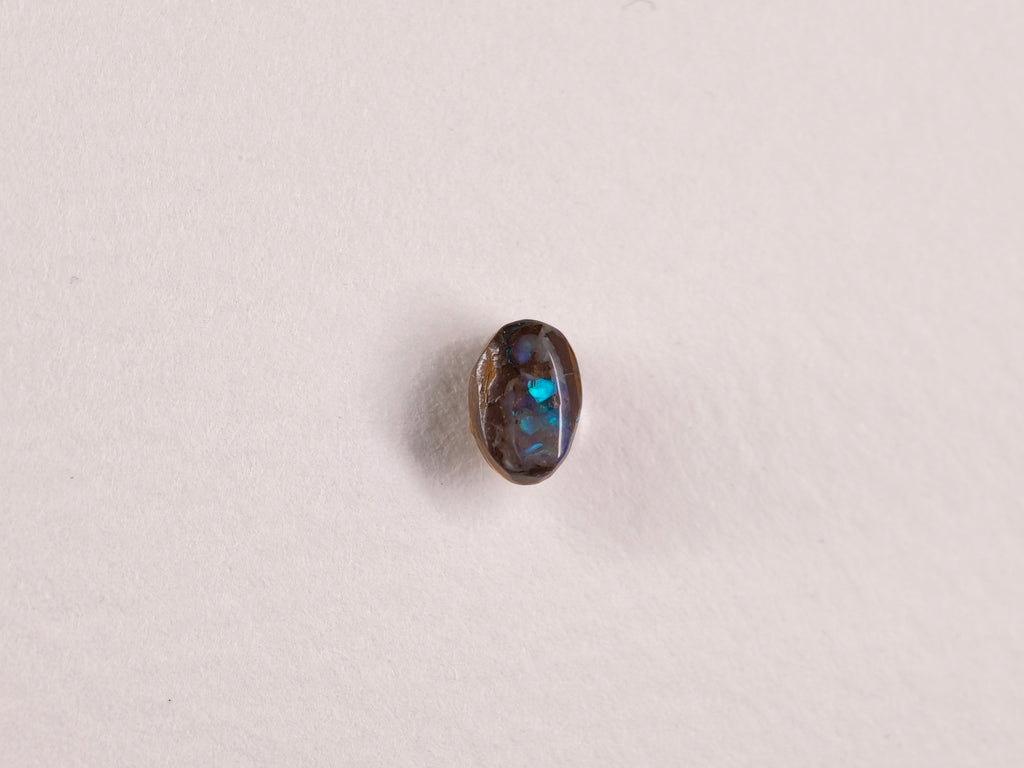 Opale boulder d’Australie — ovale — bleu, vert — 0,9 ct