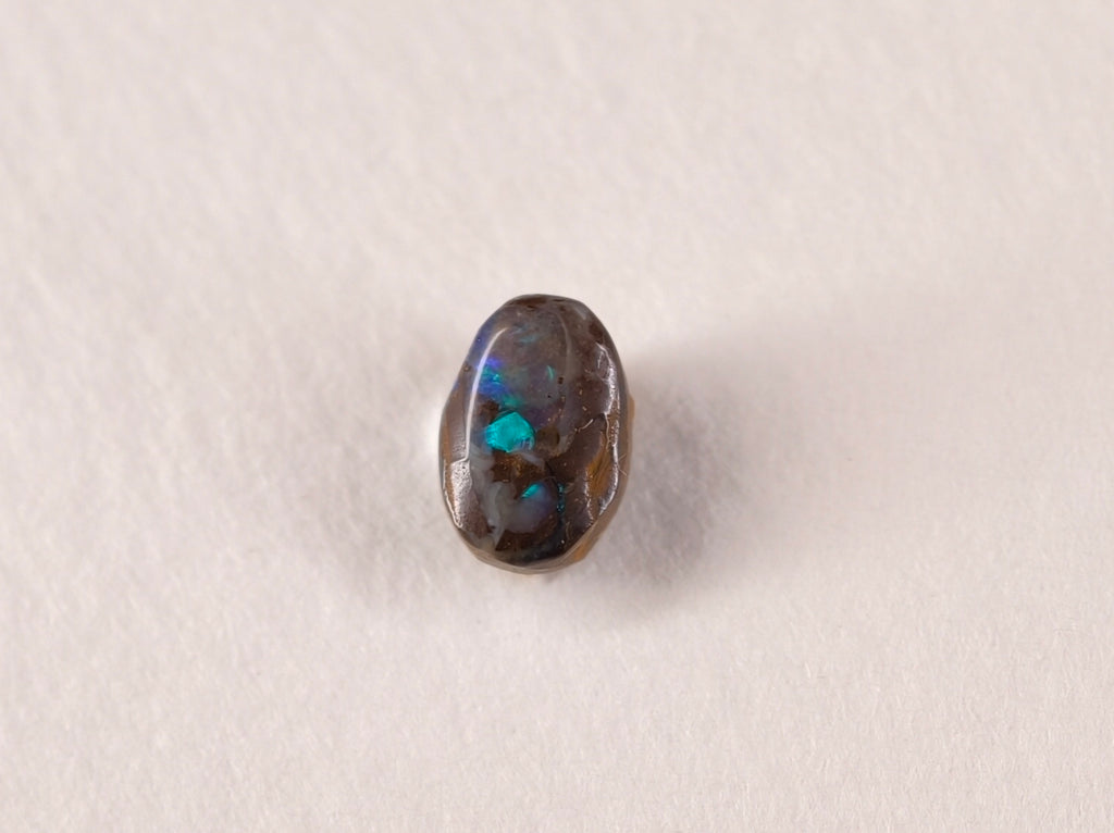 Opale boulder d’Australie — ovale — bleu, vert — 0,9 ct