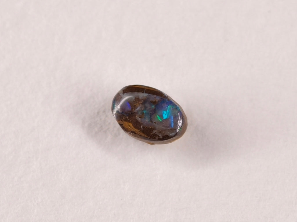 Opale boulder d’Australie — ovale — bleu, vert — 0,9 ct