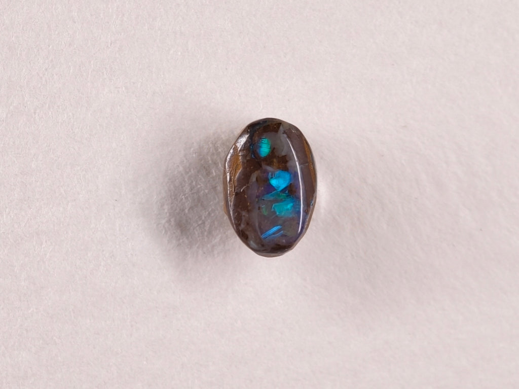 Opale boulder d’Australie — ovale — bleu, vert — 0,9 ct