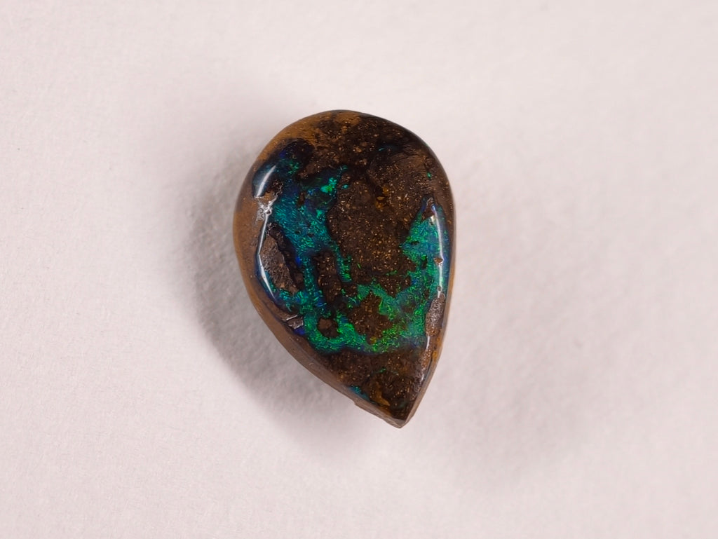 Opale boulder d’Australie — goutte — 4,9 ct