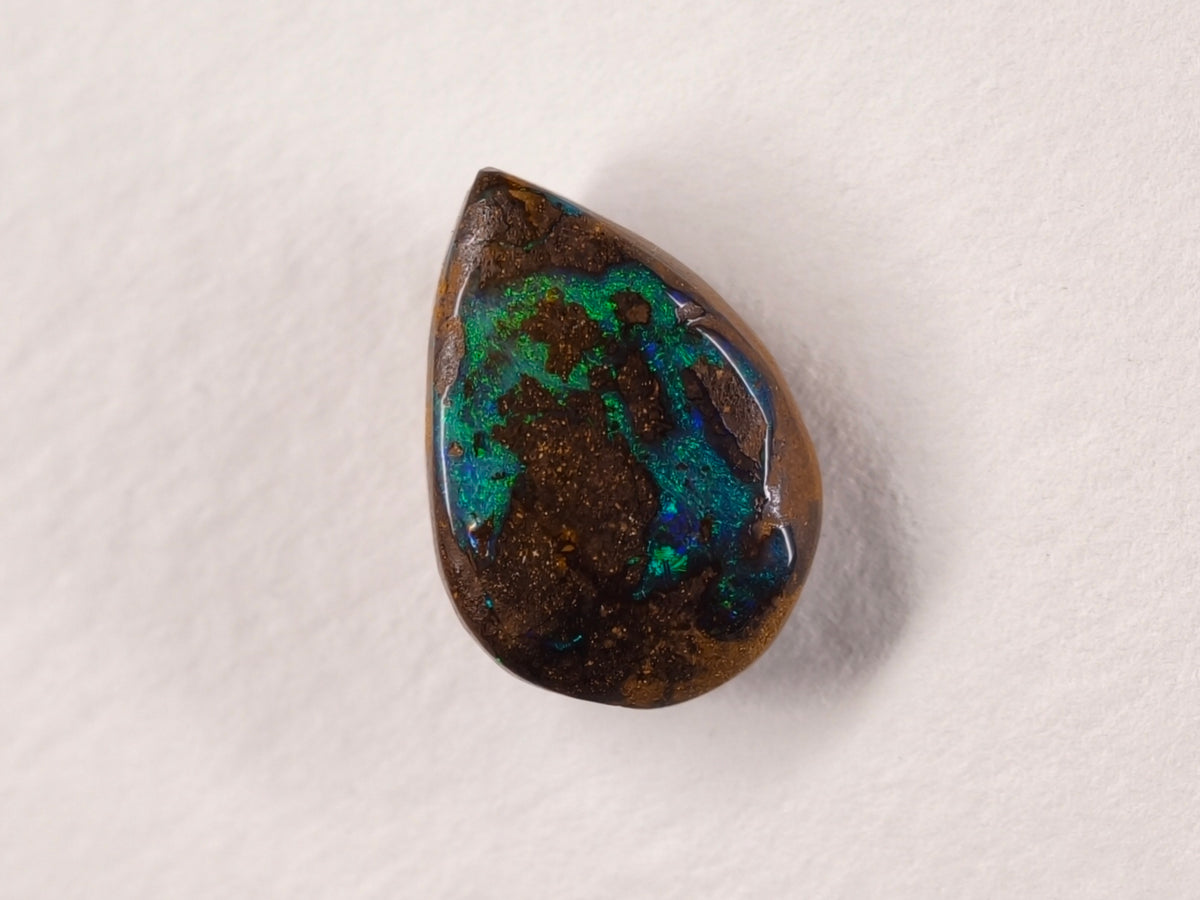 Opale boulder d’Australie — goutte — 4,9 ct