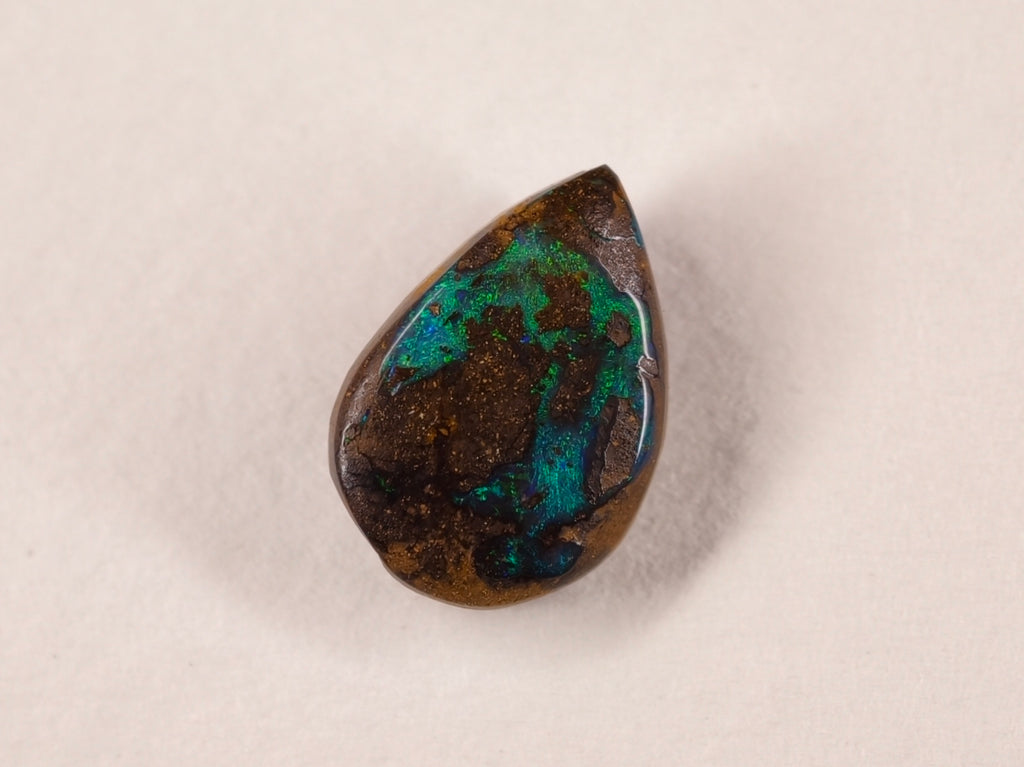 Opale boulder d’Australie — goutte — 4,9 ct
