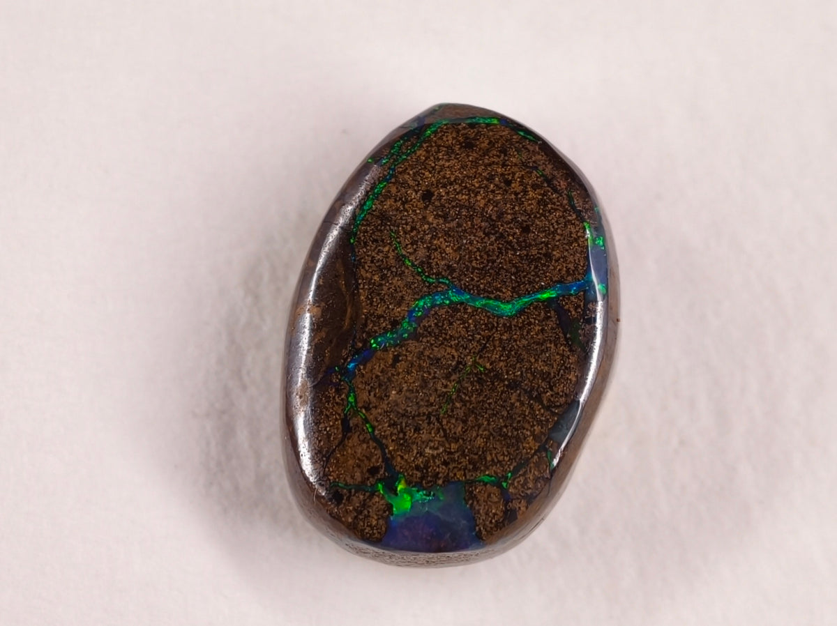 Opale boulder d’Australie — ovale — 8,7 ct