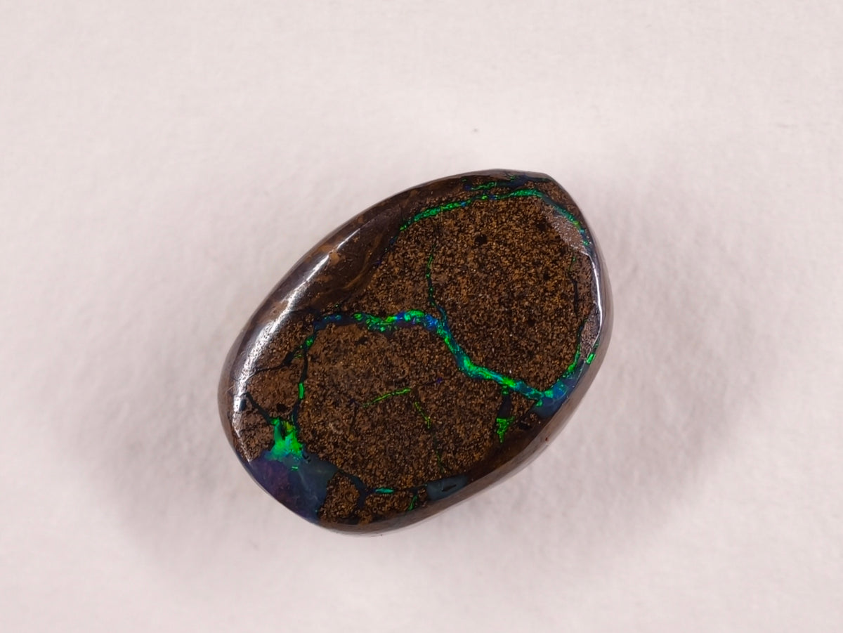 Opale boulder d’Australie — ovale — 8,7 ct