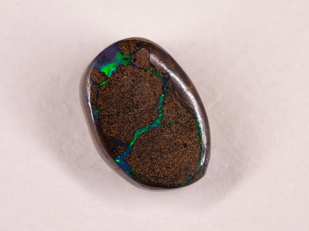 Opale boulder d’Australie — ovale — 8,7 ct