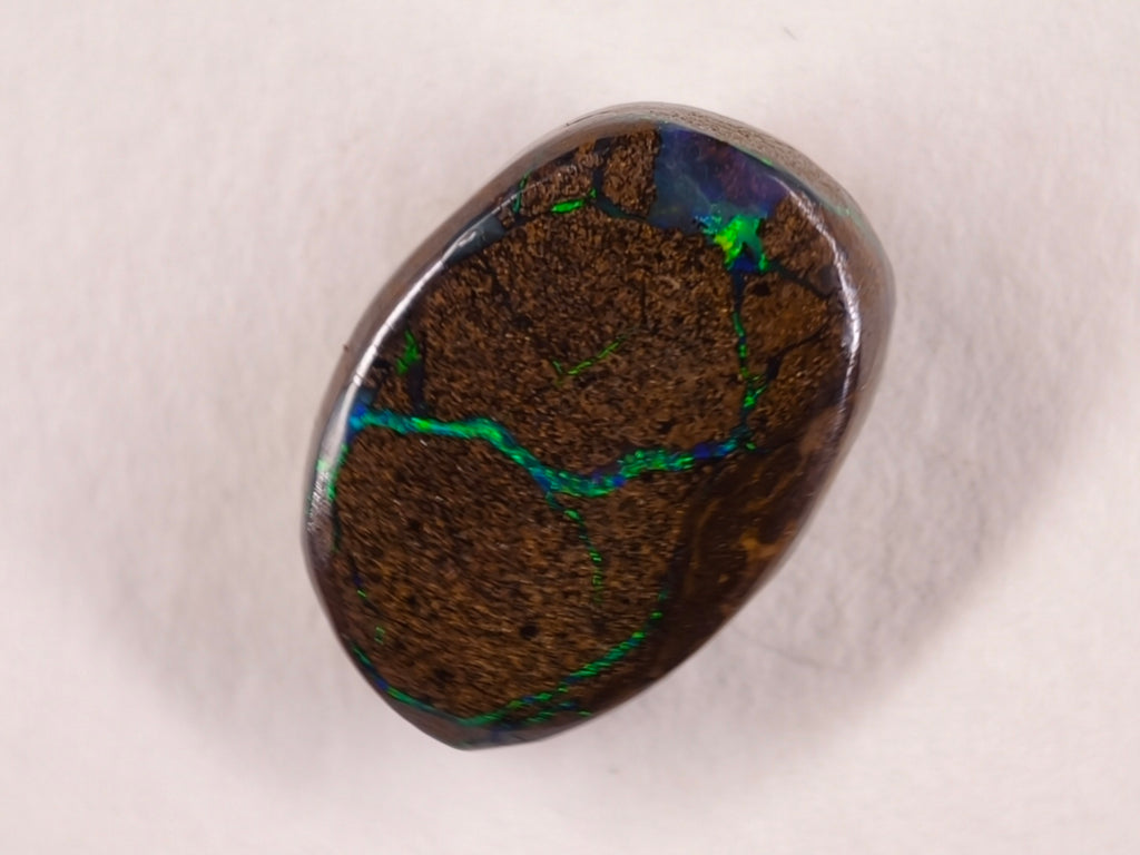 Opale boulder d’Australie — ovale — 8,7 ct