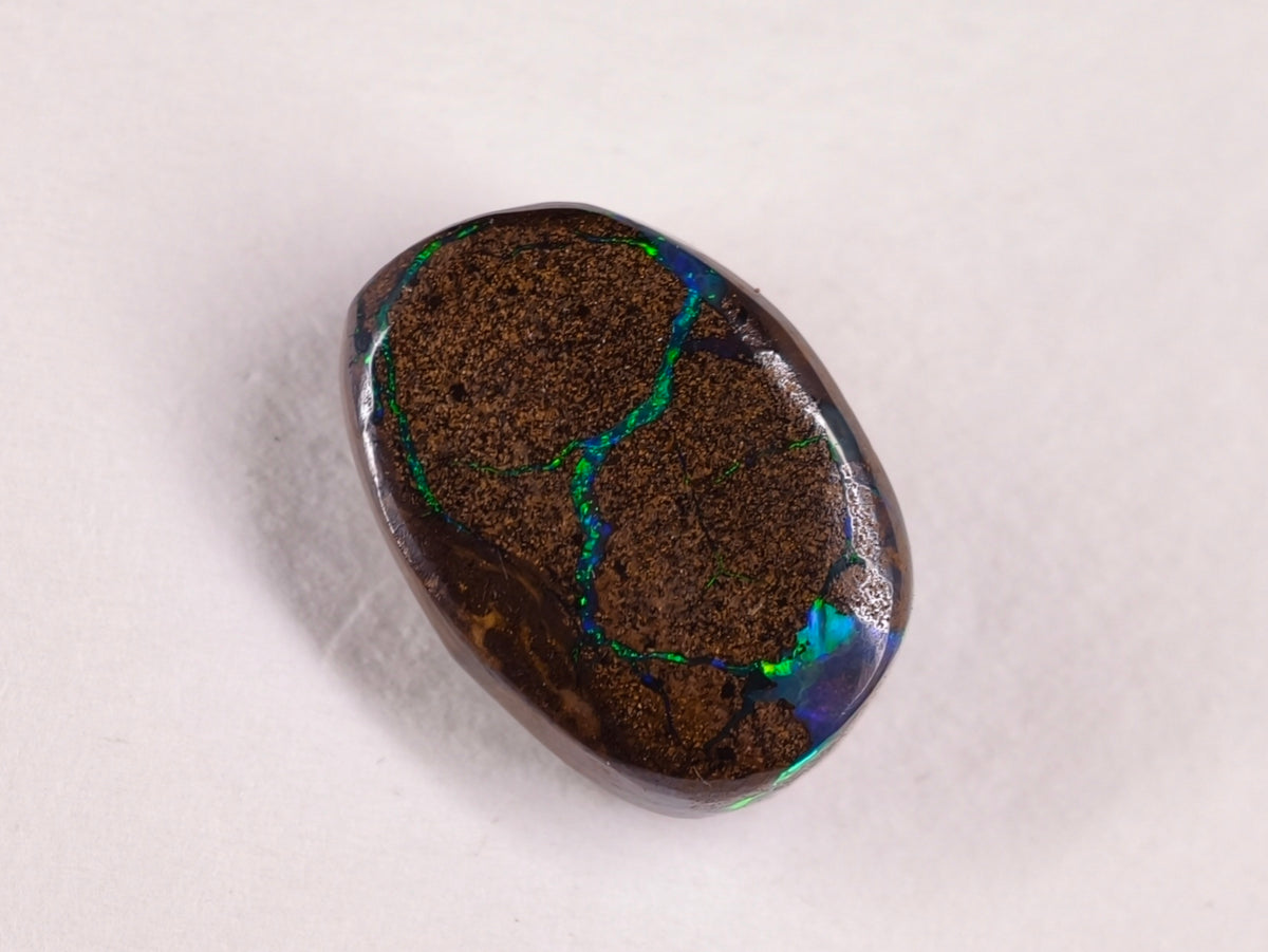 Opale boulder d’Australie — ovale — 8,7 ct