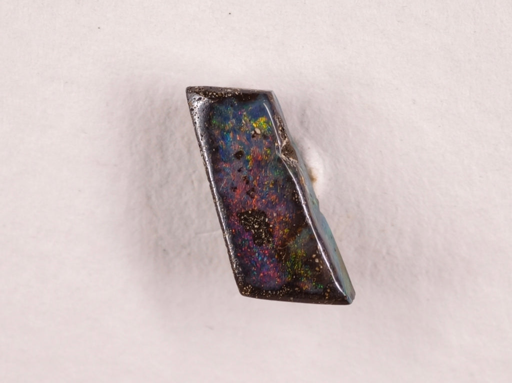 Opale boulder d’Australie — forme libre — 2,8 ct