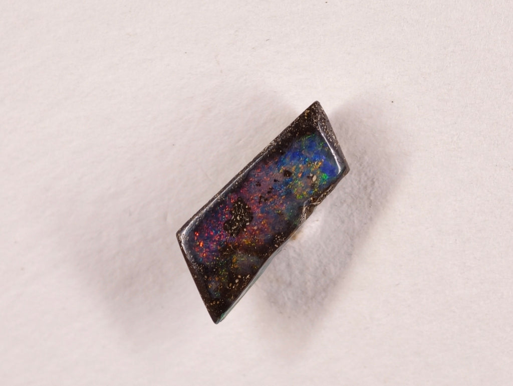 Opale boulder d’Australie — forme libre — 2,8 ct
