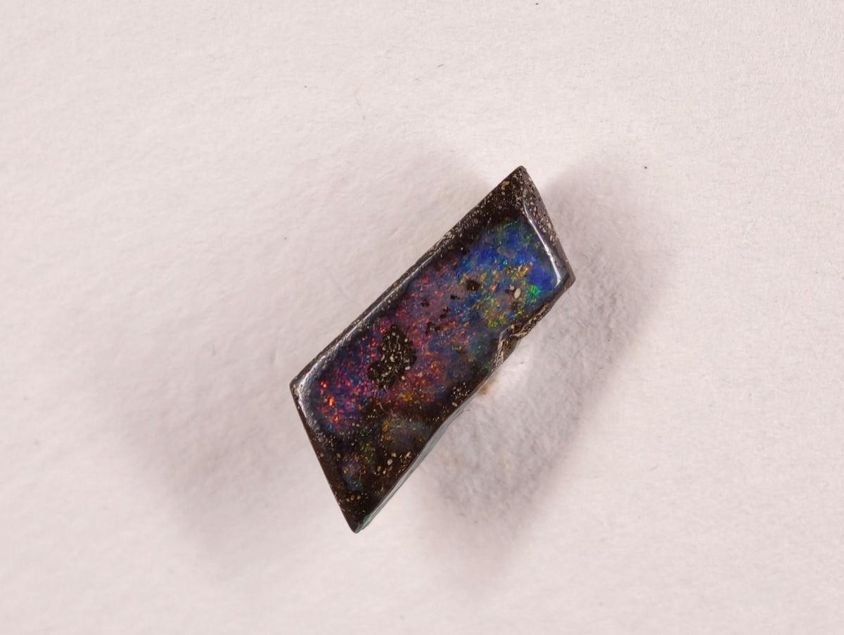 Opale boulder d’Australie — forme libre — 2,8 ct