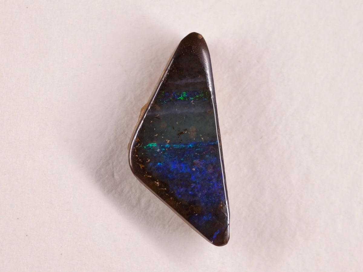 Opale boulder d’Australie — triangle — 5 ct