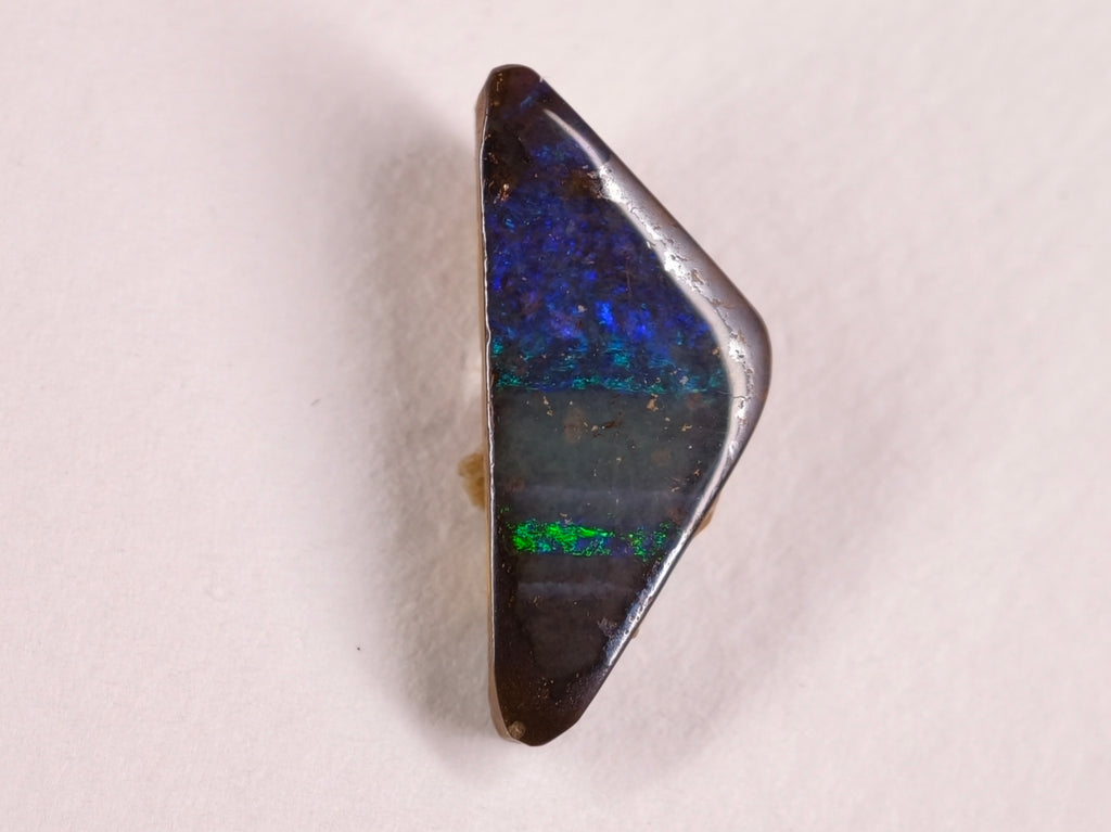 Opale boulder d’Australie — triangle — 5 ct