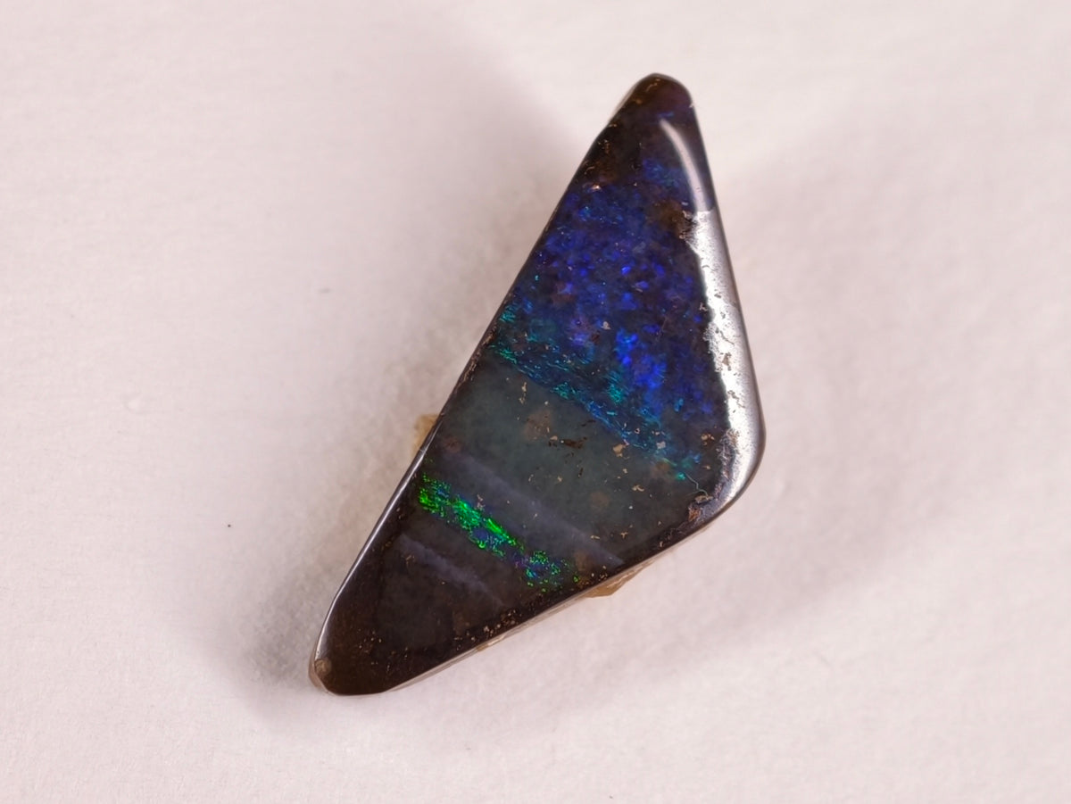 Opale boulder d’Australie — triangle — 5 ct