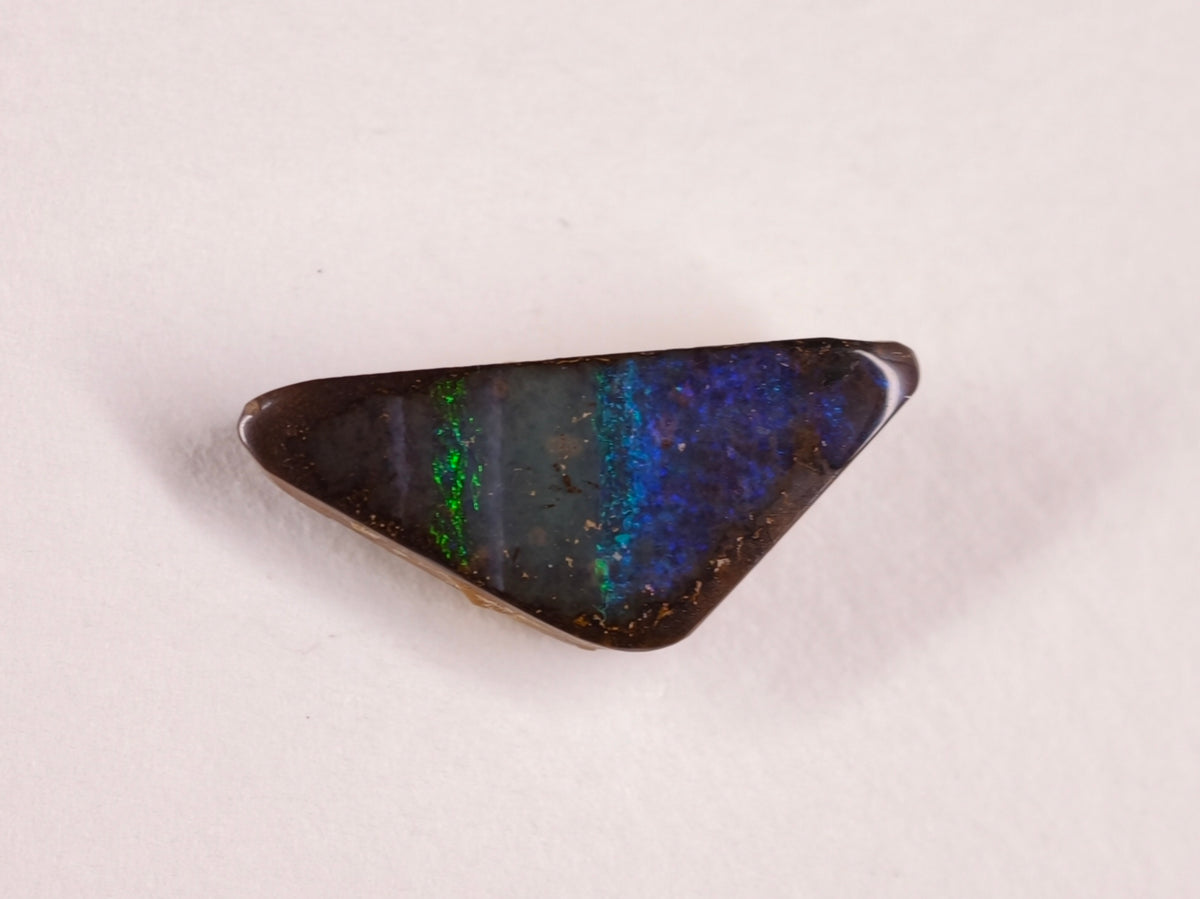 Opale boulder d’Australie — triangle — 5 ct