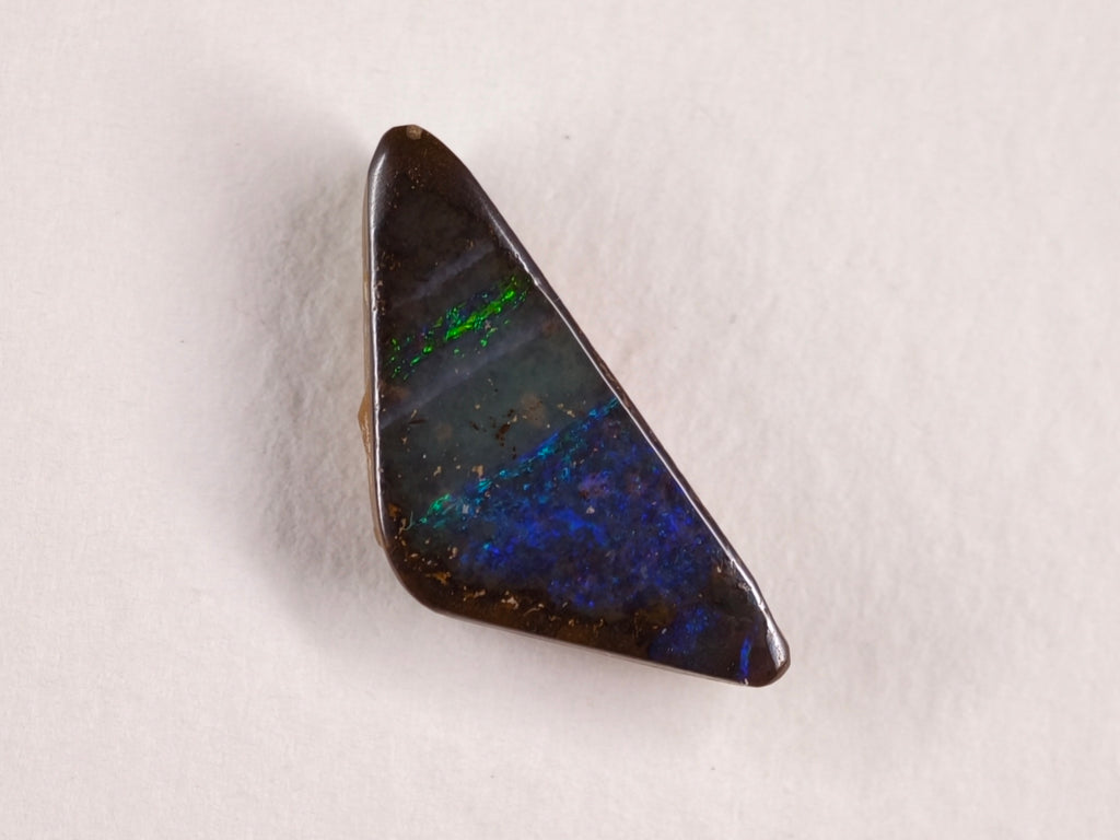 Opale boulder d’Australie — triangle — 5 ct