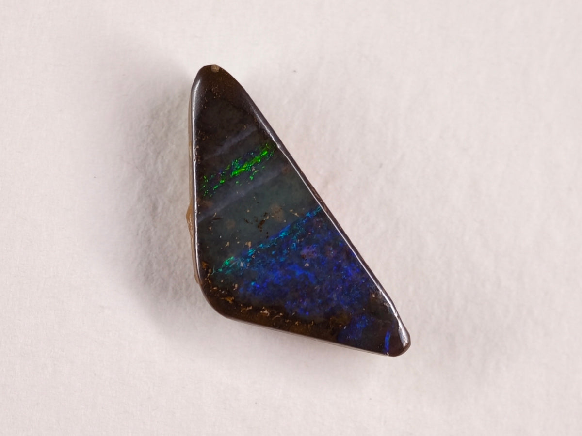 Opale boulder d’Australie — triangle — 5 ct