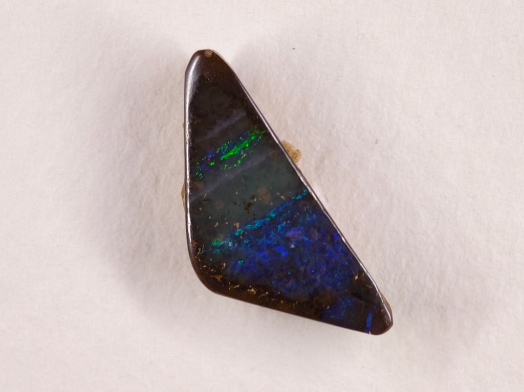 Opale boulder d’Australie — triangle — 5 ct