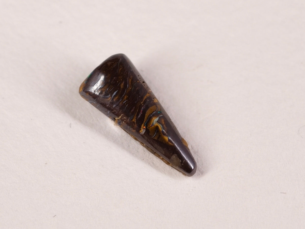 Opale boulder d’Australie — triangle — 2,7 ct