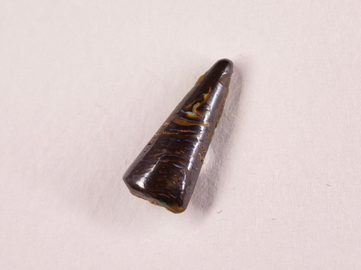 Opale boulder d’Australie — triangle — 2,7 ct