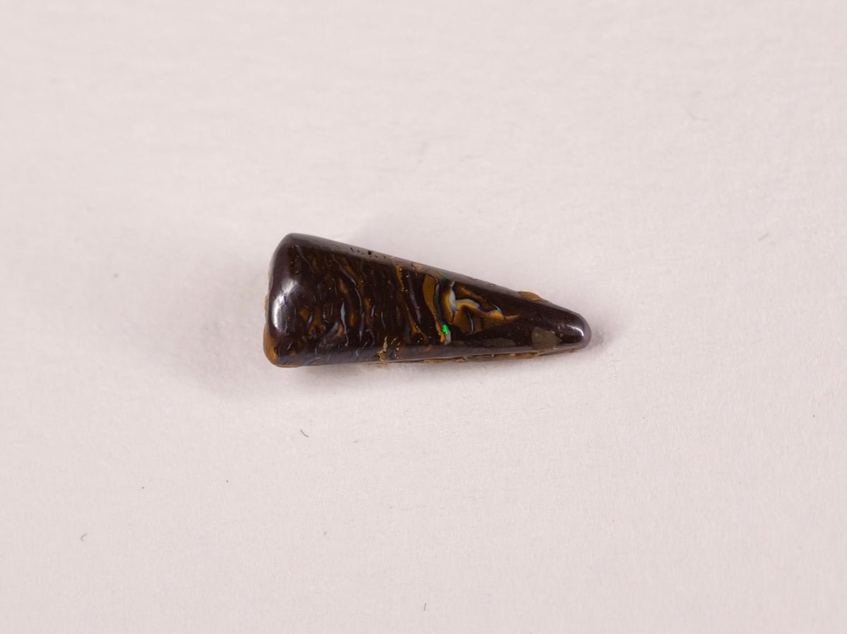 Opale boulder d’Australie — triangle — 2,7 ct
