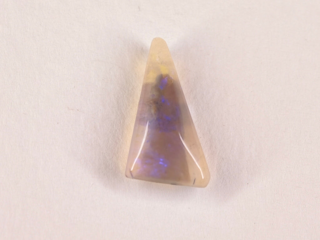Opale d’Australie — triangle — 2,2 ct