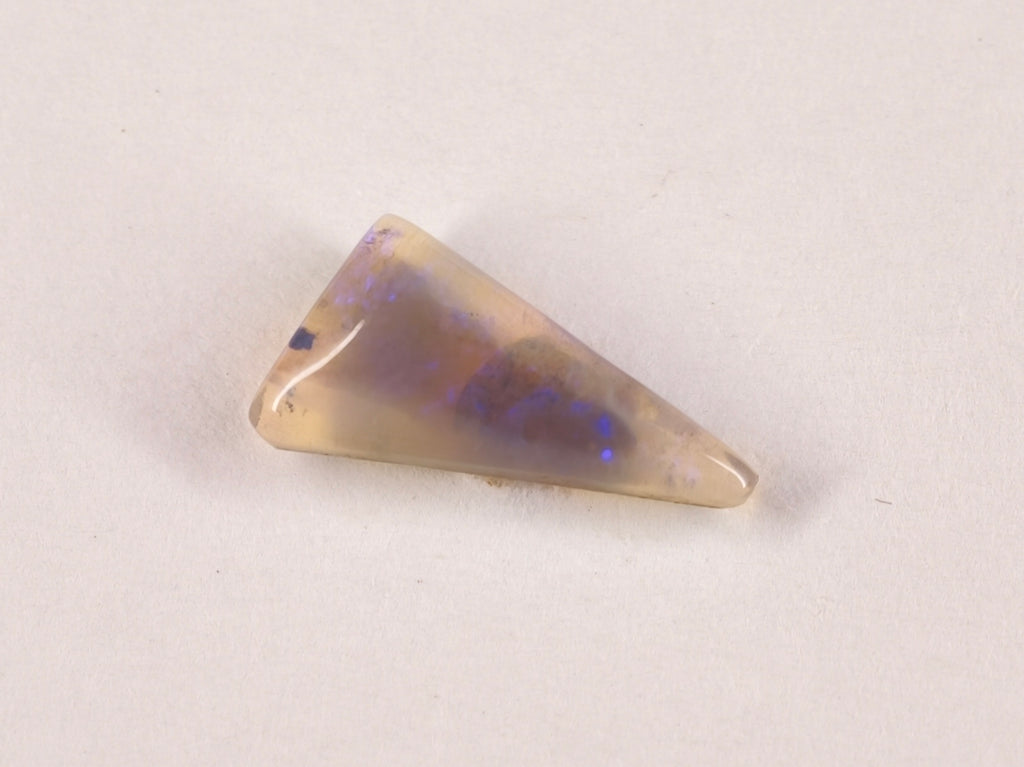 Opale d’Australie — triangle — 2,2 ct