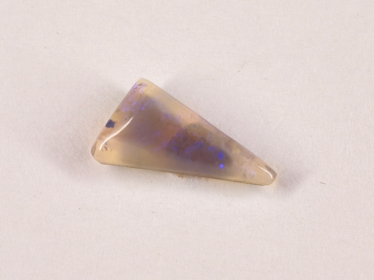 Opale d’Australie — triangle — 2,2 ct