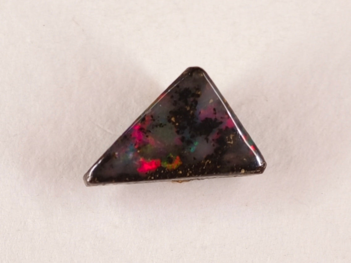 Opale boulder d’Australie — triangle — 2 ct