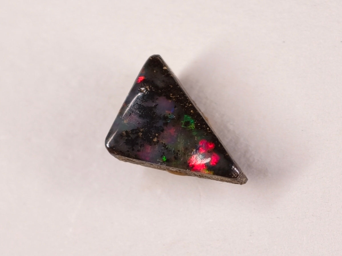 Opale boulder d’Australie — triangle — 2 ct