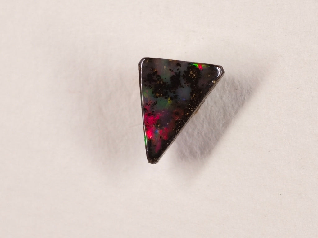 Opale boulder d’Australie — triangle — 2 ct