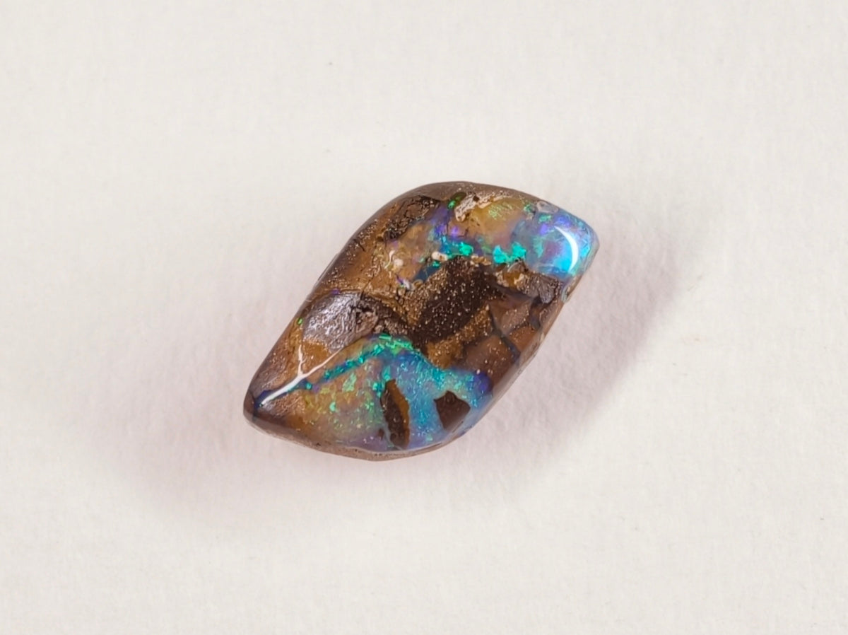 Opale boulder d’Australie — forme libre — 3,1 ct