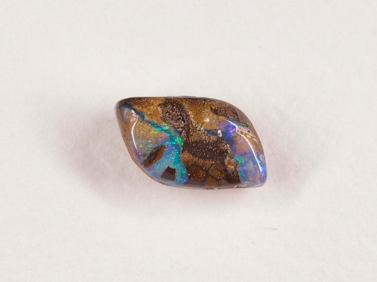 Opale boulder d’Australie — forme libre — 3,1 ct
