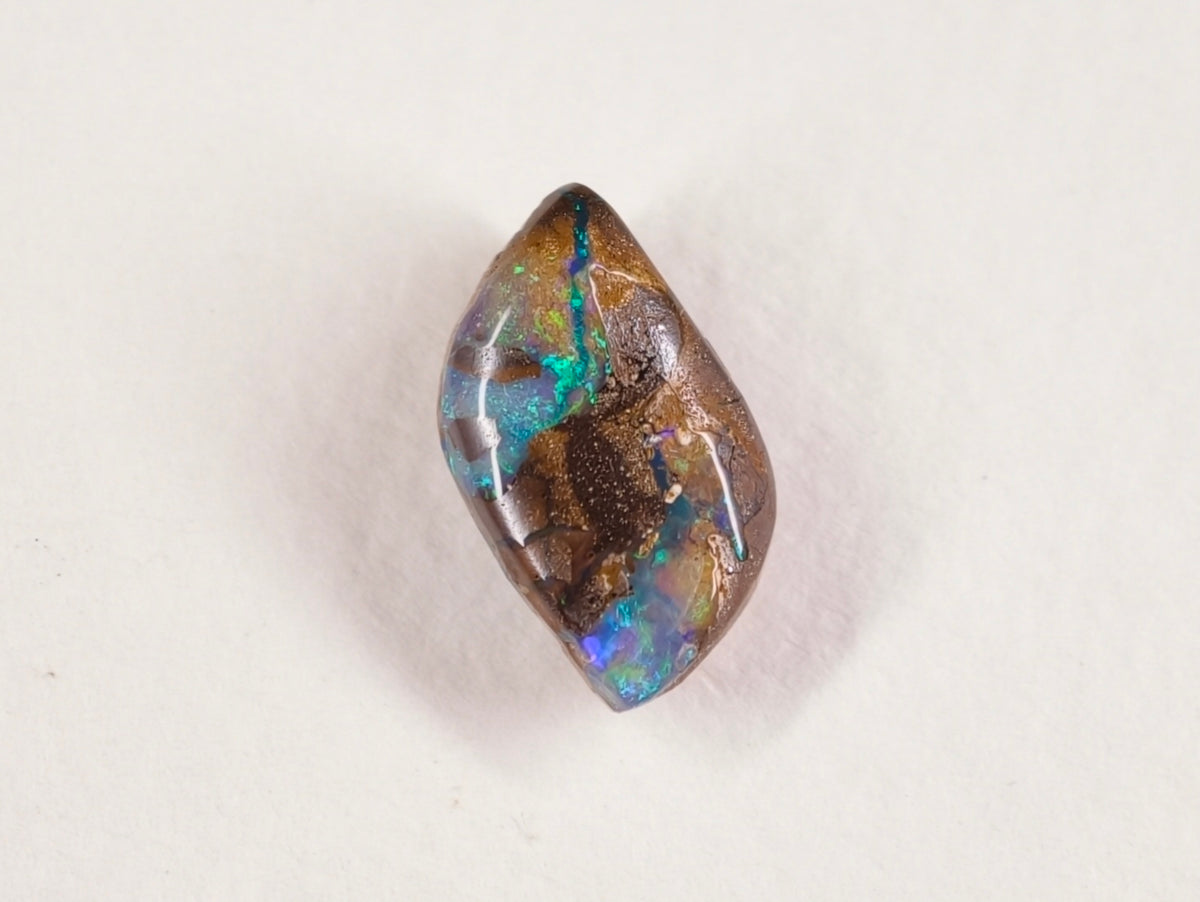 Opale boulder d’Australie — forme libre — 3,1 ct