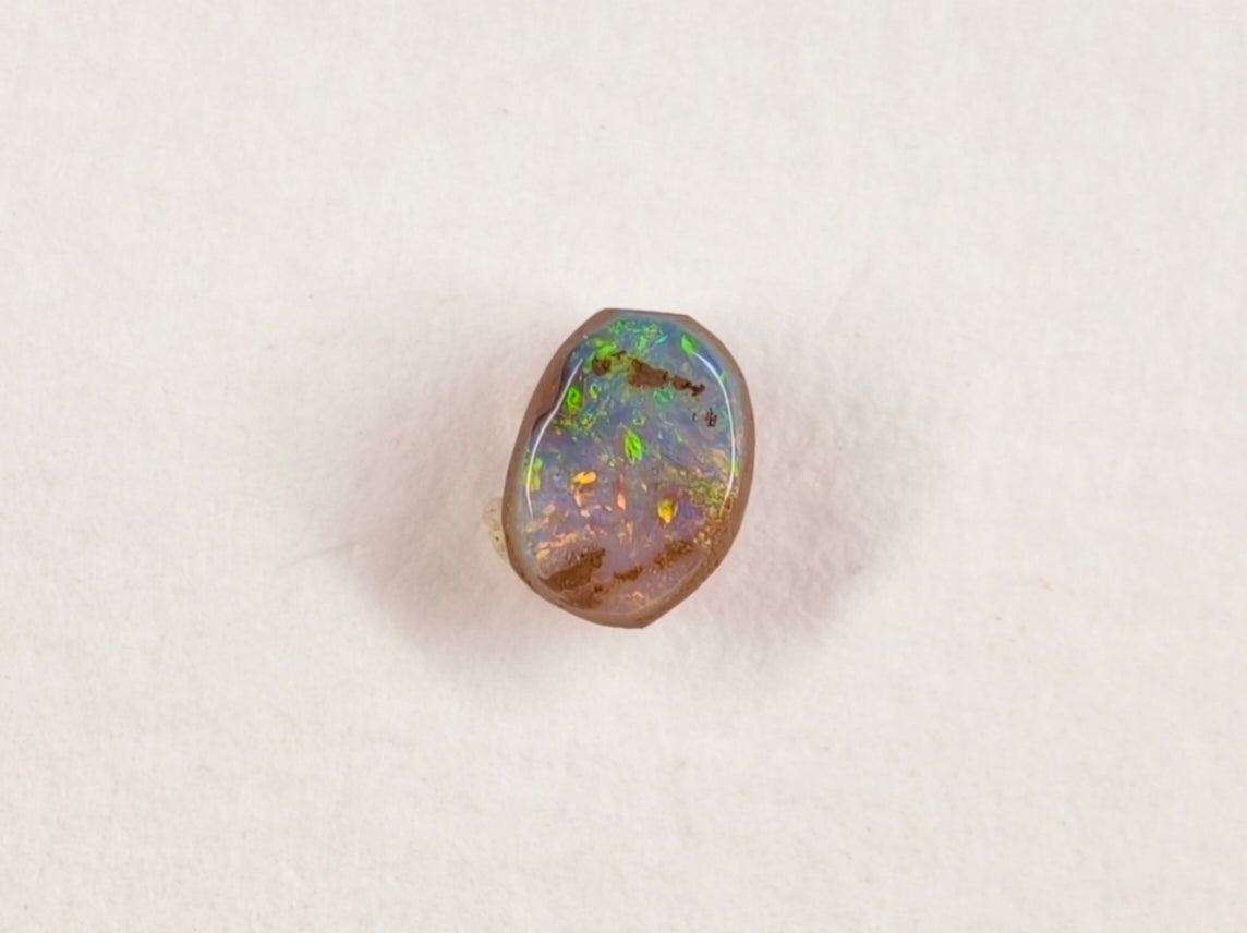 Opale boulder d’Australie — ovale — 0,6 ct