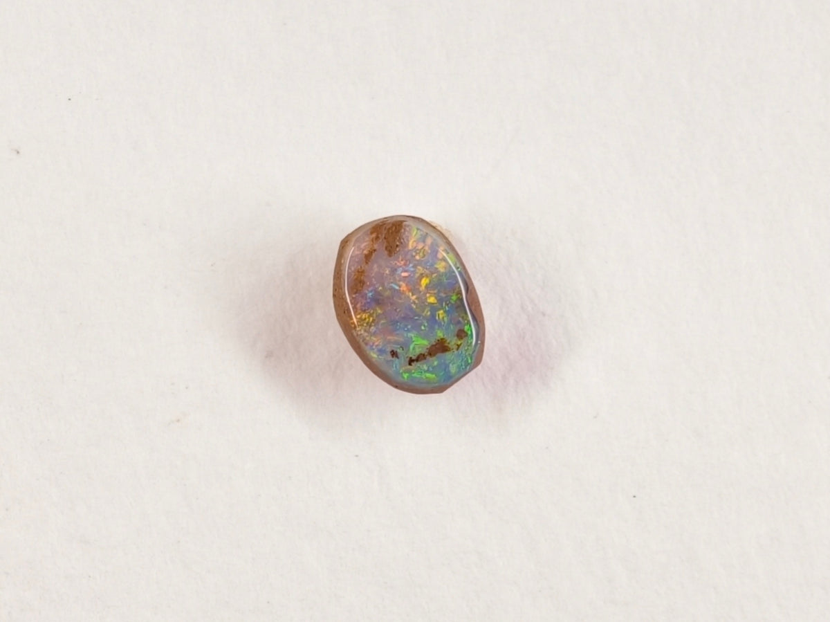 Opale boulder d’Australie — ovale — 0,6 ct