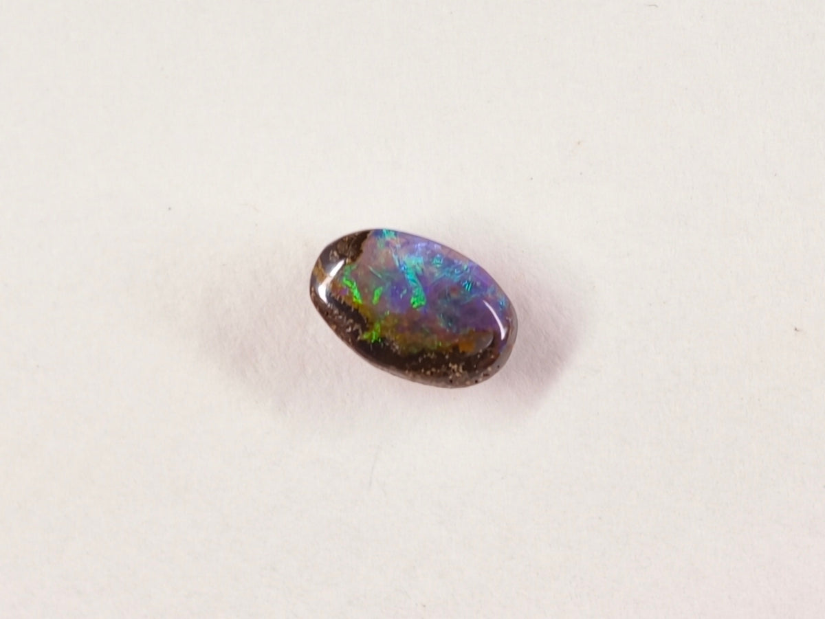 Opale boulder d’Australie — ovale — 0,9 ct