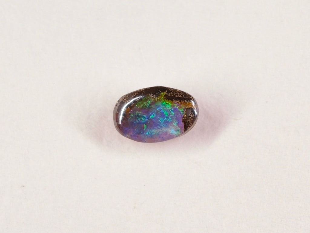 Opale boulder d’Australie — ovale — 0,9 ct