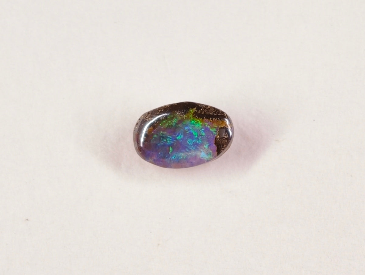 Opale boulder d’Australie — ovale — 0,9 ct