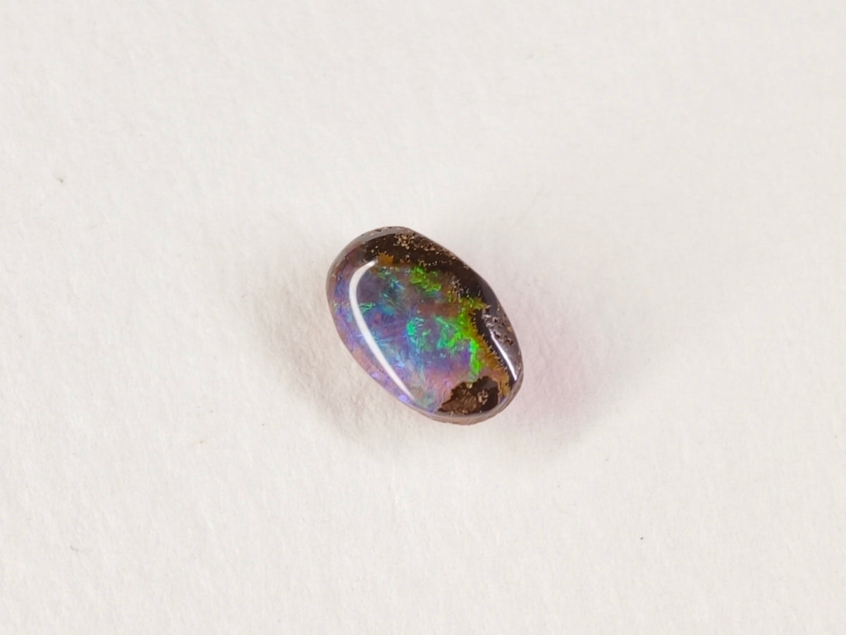 Opale boulder d’Australie — ovale — 0,9 ct