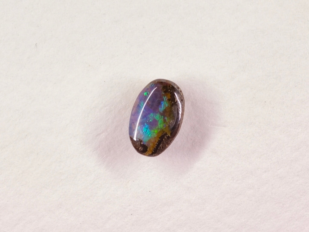 Opale boulder d’Australie — ovale — 0,9 ct