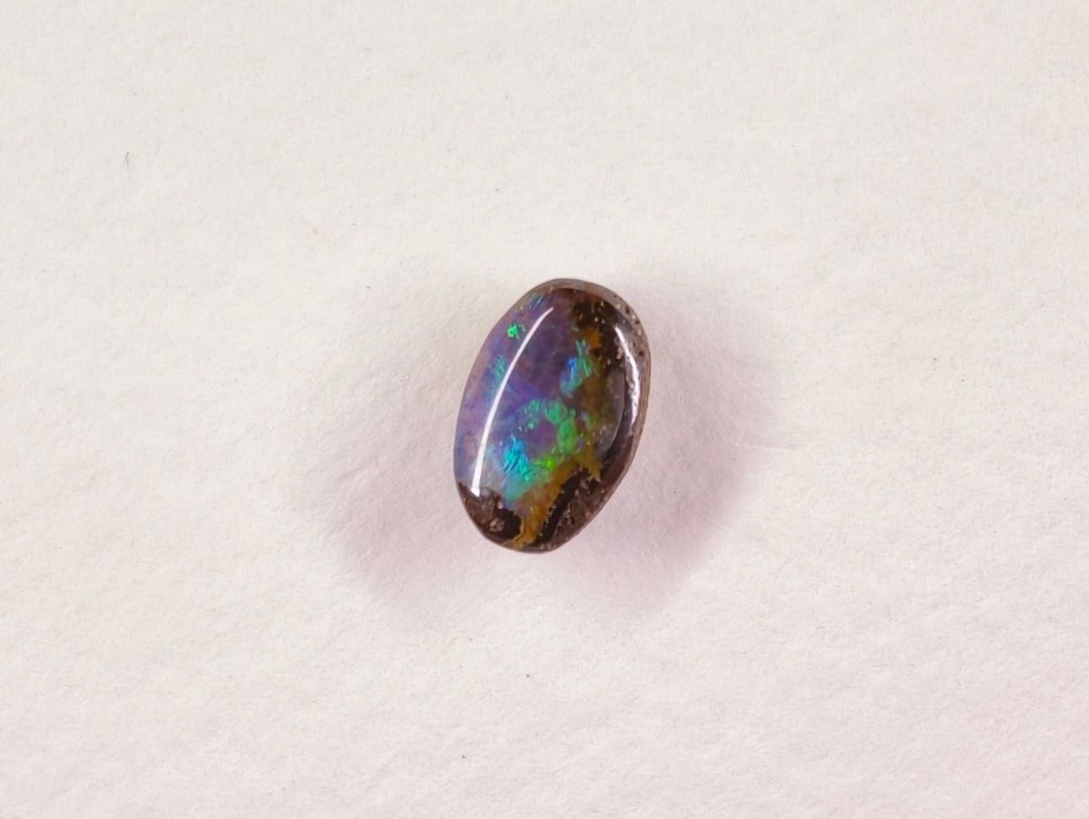 Opale boulder d’Australie — ovale — 0,9 ct