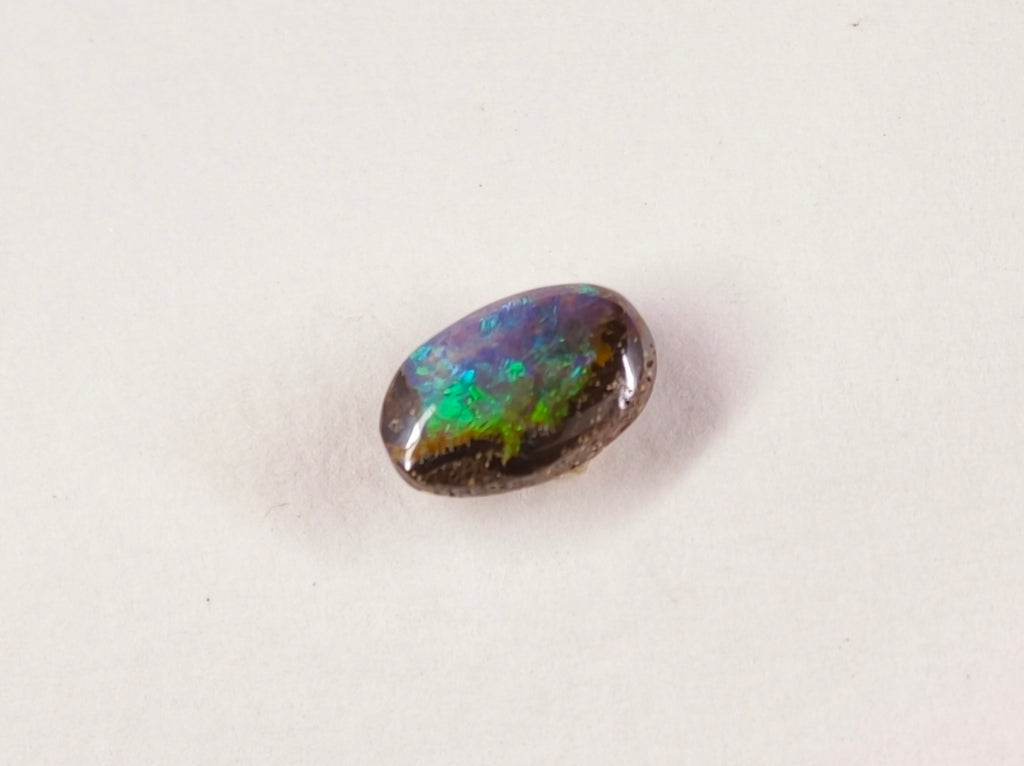 Opale boulder d’Australie — ovale — 0,9 ct