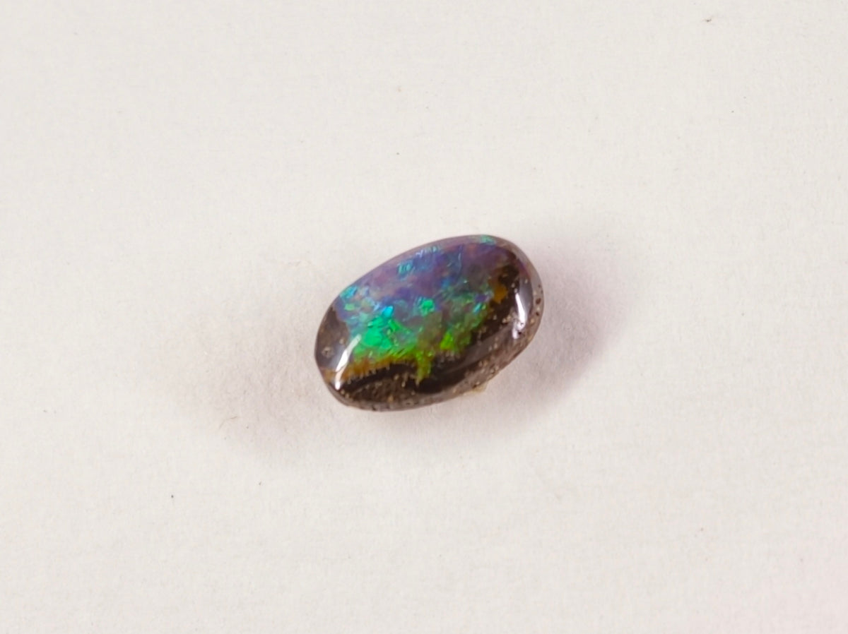 Opale boulder d’Australie — ovale — 0,9 ct