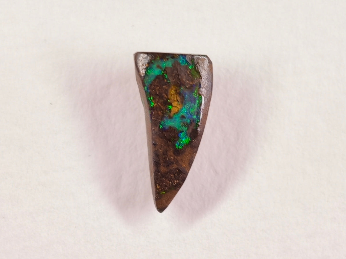 Opale boulder d’Australie — forme libre — 2,7 ct
