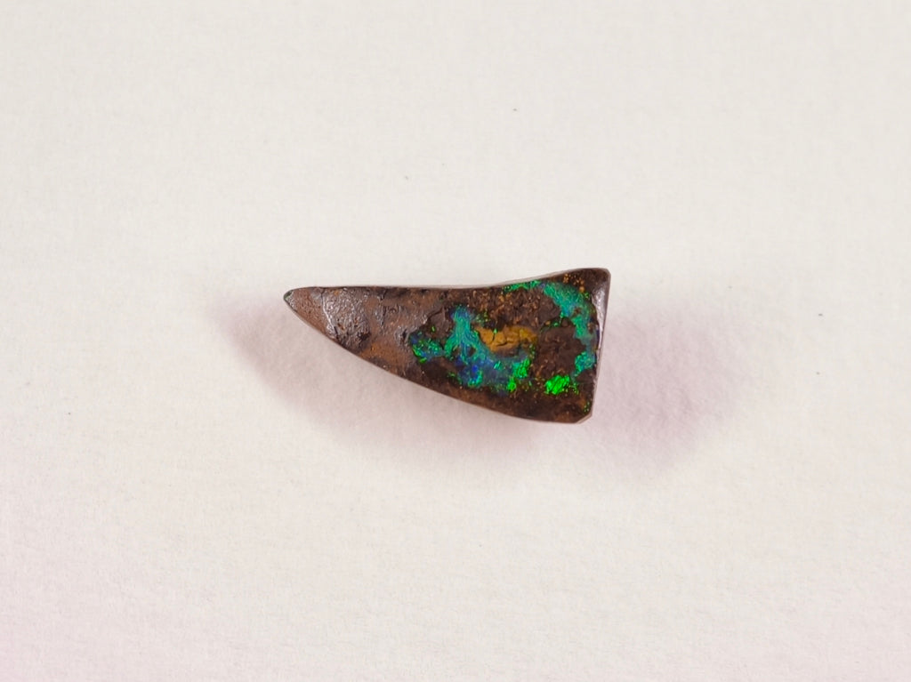 Opale boulder d’Australie — forme libre — 2,7 ct