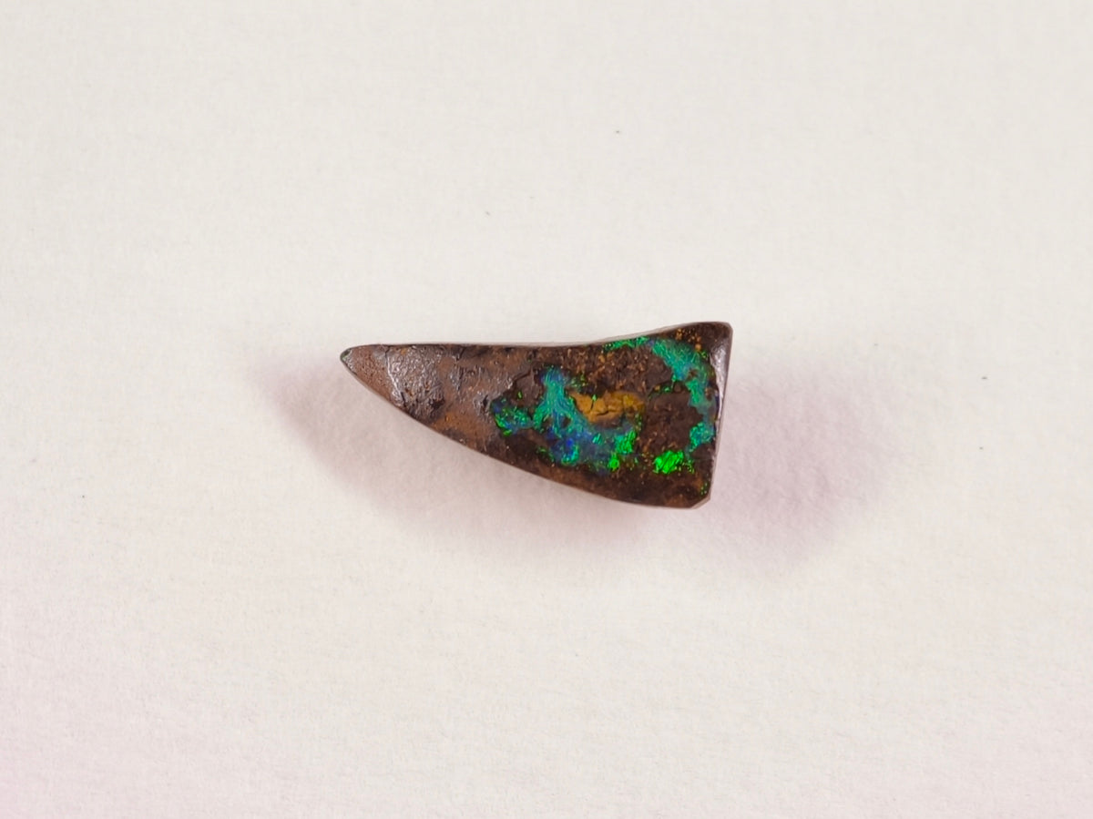 Opale boulder d’Australie — forme libre — 2,7 ct